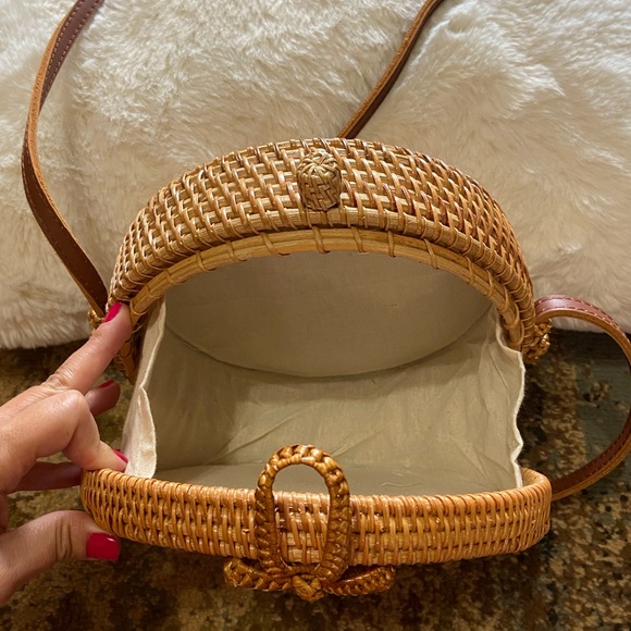 Round Straw Crossbody Bag - Rattan - Picture 4 of 5